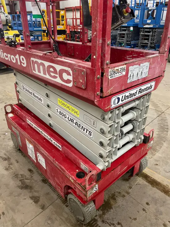 2018 MEC MICRO 19 Scissor Lift