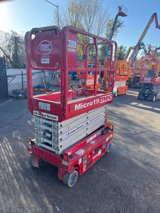 2018 MEC MICRO 19 Scissor Lift