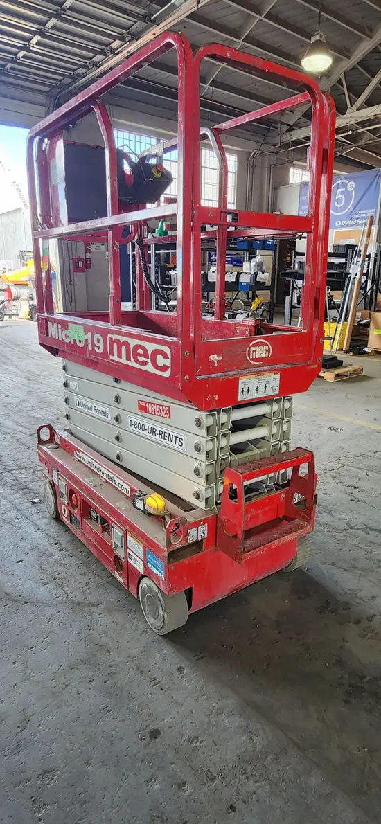 2018 MEC MICRO 19 Scissor Lift