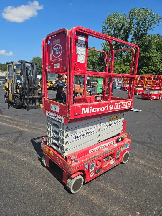 2018 MEC MICRO 19 Scissor Lift