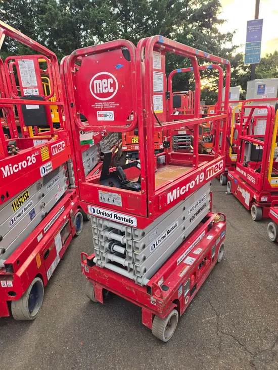 2018 MEC MICRO 19 Scissor Lift