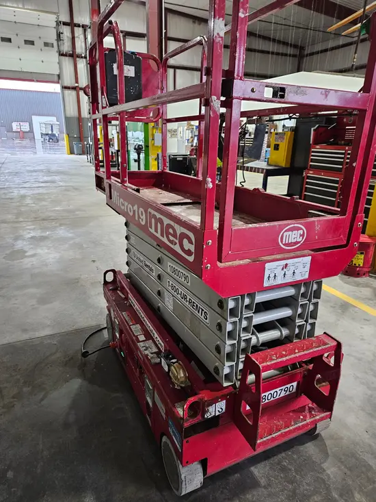 2018 MEC MICRO 19 Scissor Lift