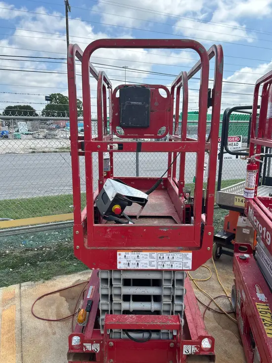 2019 MEC MICRO 19 Scissor Lift