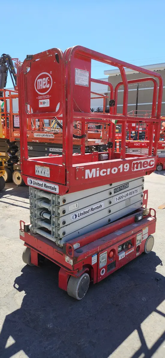2018 MEC MICRO 19 Scissor Lift