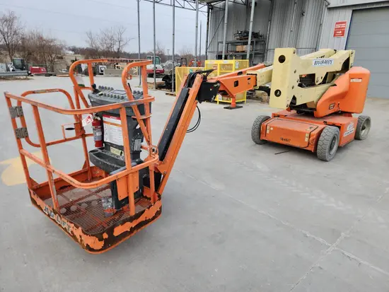 2016 JLG E400AJPN Articulating Boom Lift