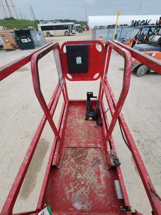 2018 MEC MICRO 19 Scissor Lift