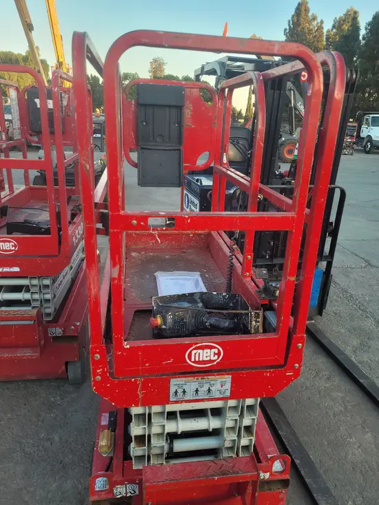 2018 MEC 1330SE Scissor Lift
