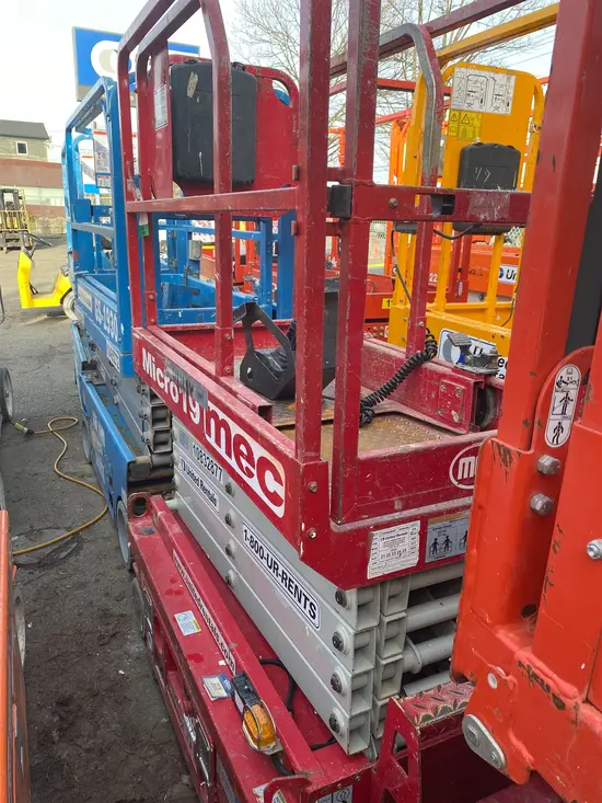 2018 MEC MICRO 19 Scissor Lift