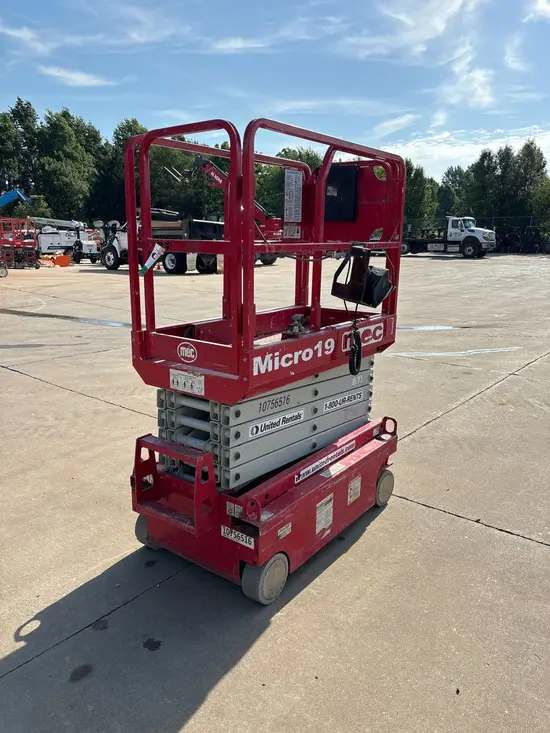 2018 MEC MICRO 19 Scissor Lift