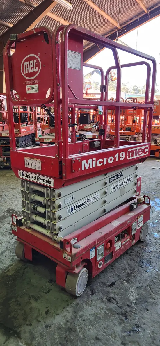 2018 MEC MICRO 19 Scissor Lift