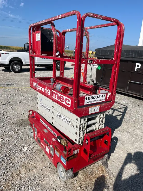 2018 MEC MICRO 19 Scissor Lift