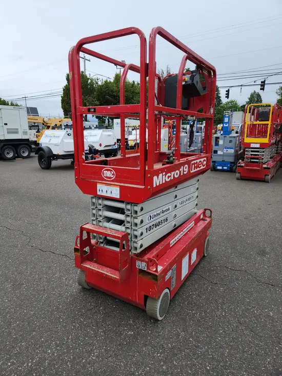 2018 MEC MICRO 19 Scissor Lift