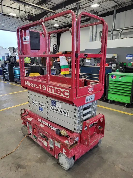 2018 MEC MICRO 19 Scissor Lift