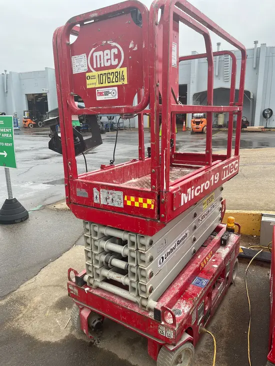 2018 MEC MICRO 19 Scissor Lift