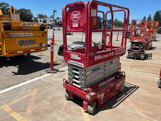 2018 MEC MICRO 19 Scissor Lift