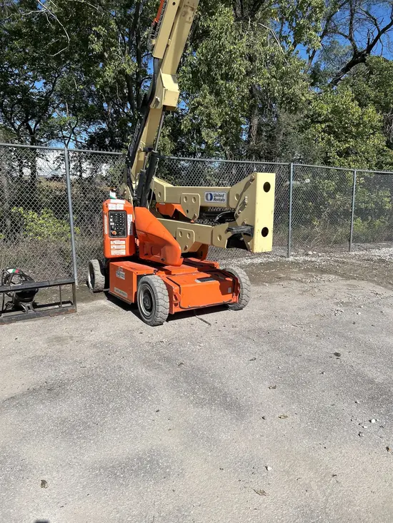 2016 JLG E400AJPN Articulating Boom Lift