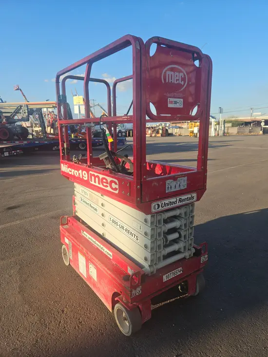 2018 MEC MICRO 19 Scissor Lift