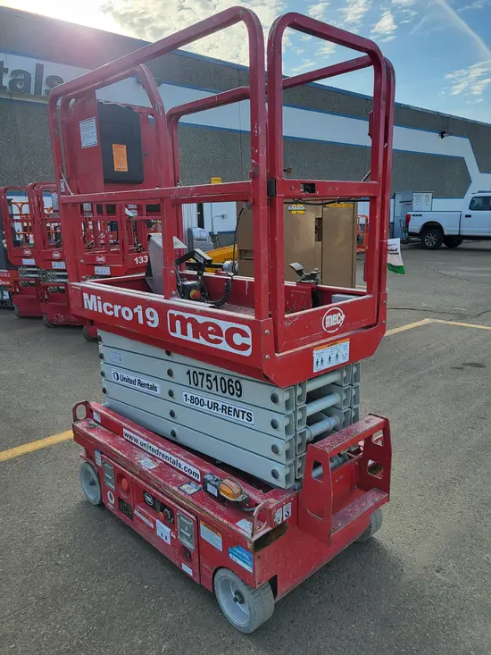 2018 MEC MICRO 19 Scissor Lift