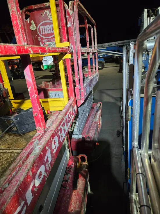 2019 MEC MICRO 19 Scissor Lift