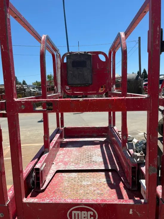 2018 MEC MICRO 19 Scissor Lift