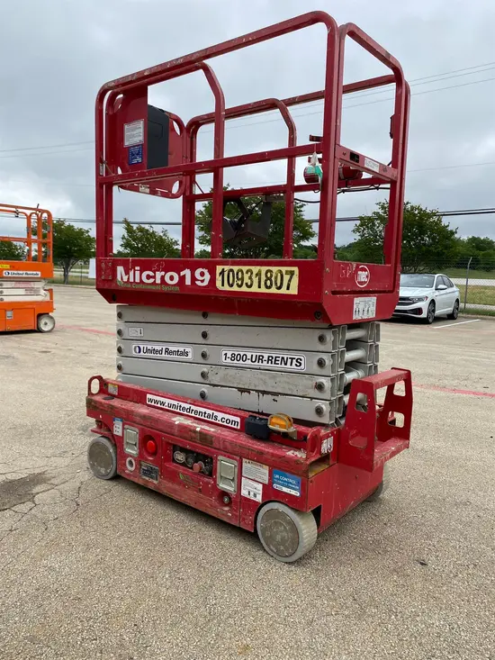 2019 MEC MICRO 19 Scissor Lift