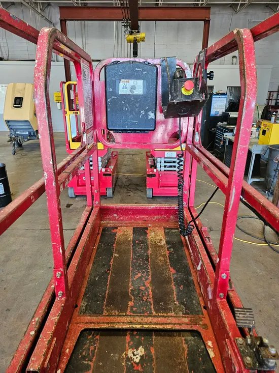 2018 MEC MICRO 19 Scissor Lift