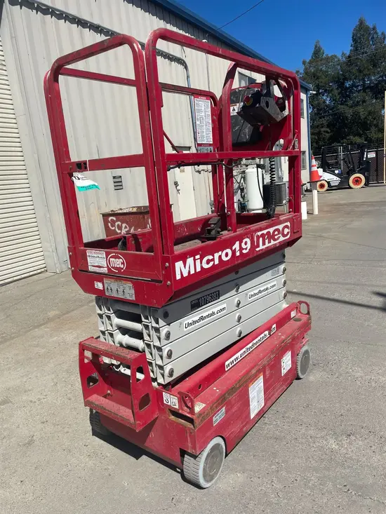 2018 MEC MICRO 19 Scissor Lift