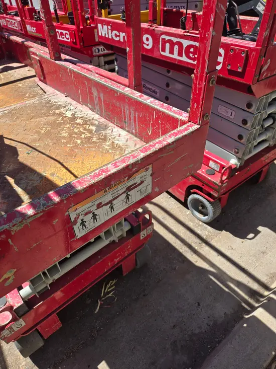 2018 MEC MICRO 19 Scissor Lift
