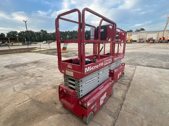 2019 MEC MICRO 19 Scissor Lift