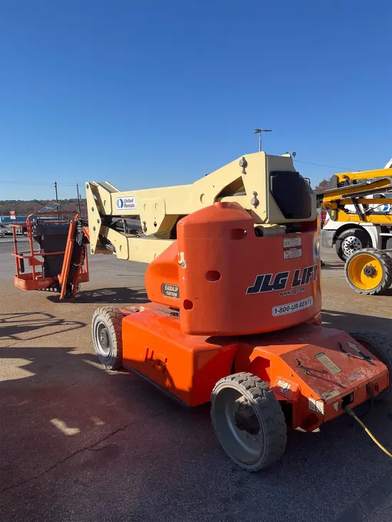 2013 JLG E400AJPN Articulating Boom Lift