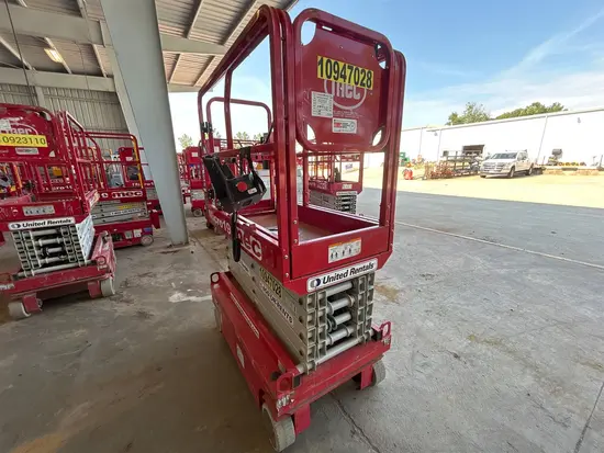 2019 MEC MICRO 19 Scissor Lift