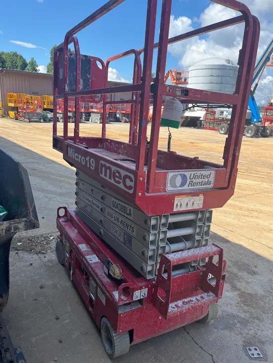 2018 MEC MICRO 19 Scissor Lift