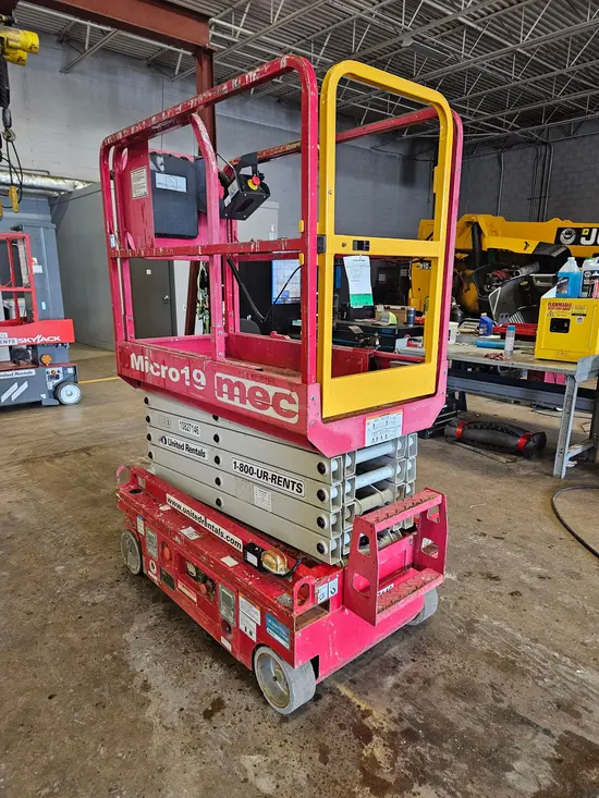 2018 MEC MICRO 19 Scissor Lift