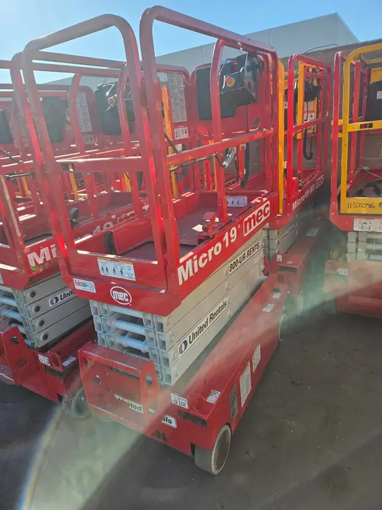 2018 MEC MICRO 19 Scissor Lift