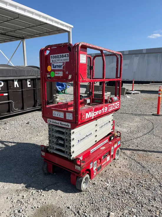 2018 MEC MICRO 19 Scissor Lift
