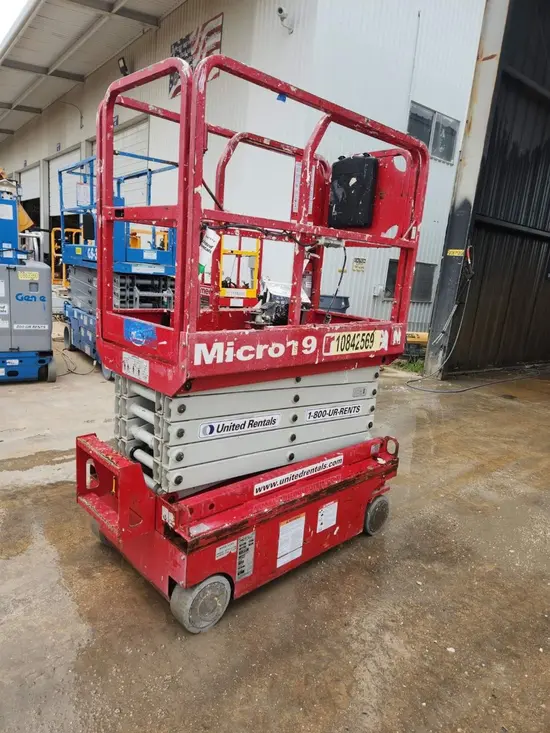 2018 MEC MICRO 19 Scissor Lift