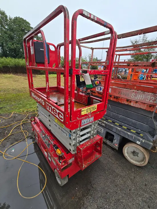 2018 MEC MICRO 19 Scissor Lift