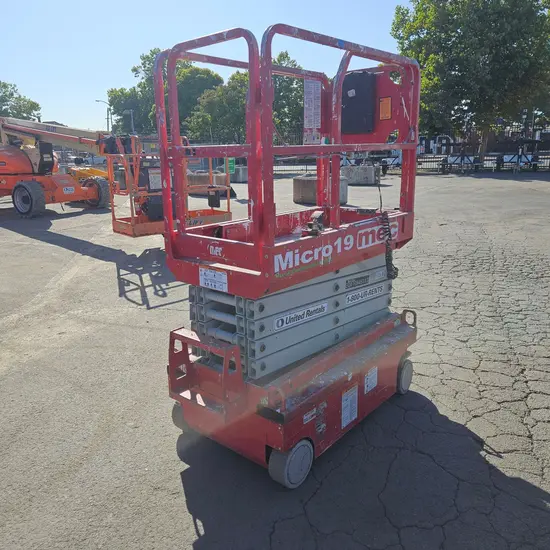 2019 MEC MICRO 19 Scissor Lift