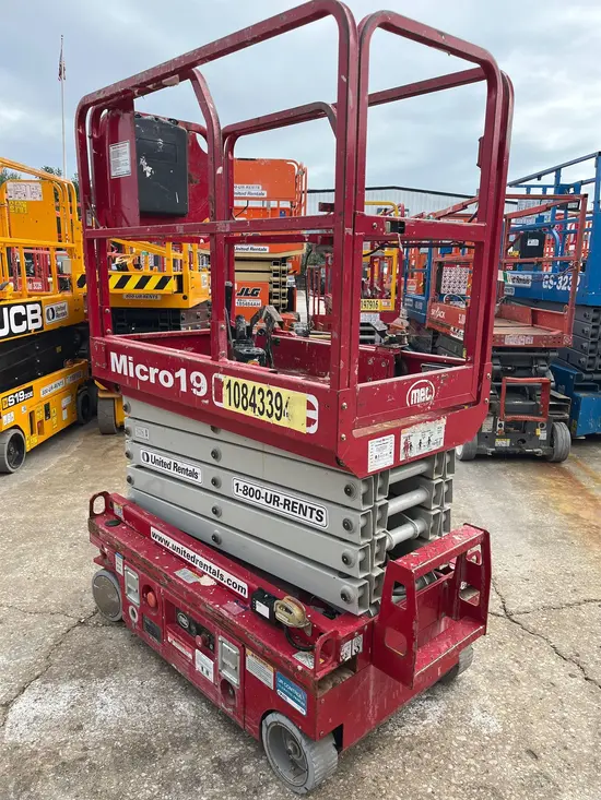 2018 MEC MICRO 19 Scissor Lift