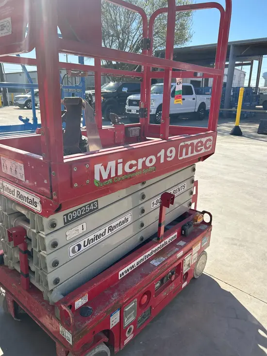 2019 MEC MICRO 19 Scissor Lift