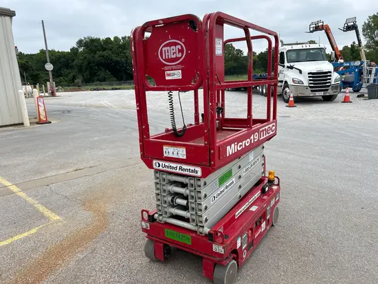 2018 MEC MICRO 19 Scissor Lift