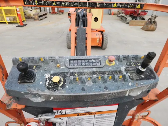 2016 JLG E400AJPN Articulating Boom Lift