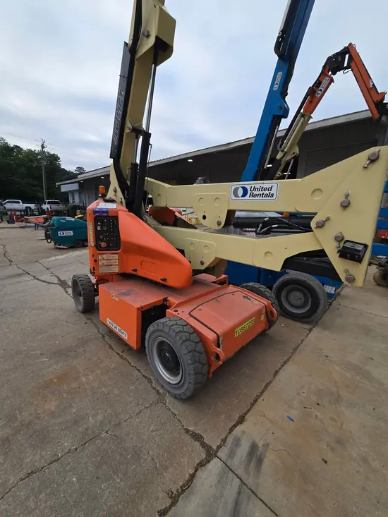 2017 JLG E400AJPN Articulating Boom Lift