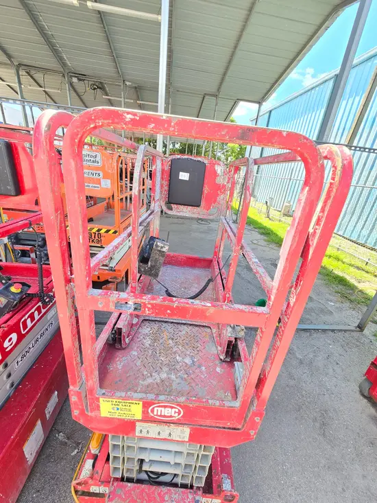 2018 MEC MICRO 19 Scissor Lift