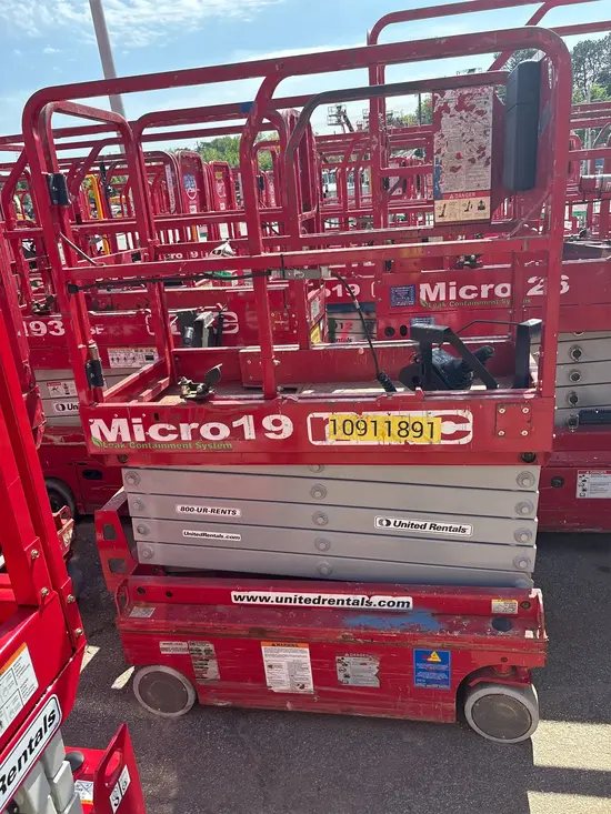 2019 MEC MICRO 19 Scissor Lift