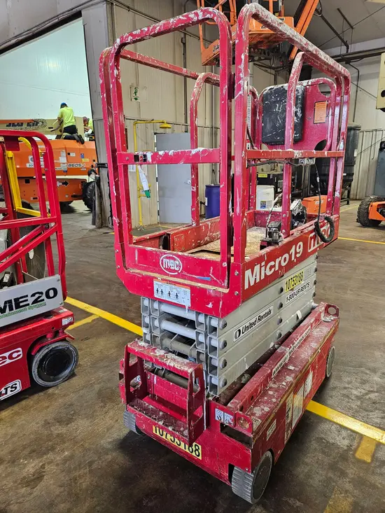 2018 MEC MICRO 19 Scissor Lift