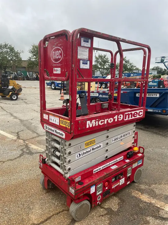 2018 MEC MICRO 19 Scissor Lift
