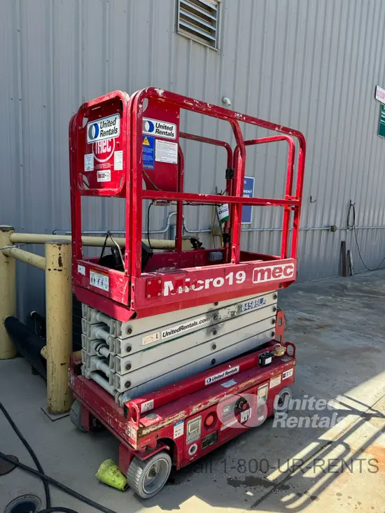 2018 MEC MICRO 19 Scissor Lift