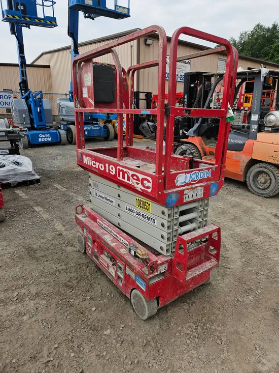 2018 MEC MICRO 19 Scissor Lift