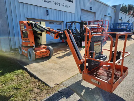 2015 JLG E300AJP Articulating Boom Lift